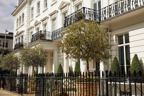 넘버 식스틴 호텔, 펌데일 호텔