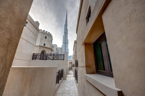 두라니 홈즈 - 수크 알 바하르의 독특한 정원 아파트, 두바이 몰 및 부르즈칼리파 옆, 개인 자쿠지 포함