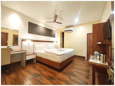 Goroomgo Shivam Hotel Varanasi 