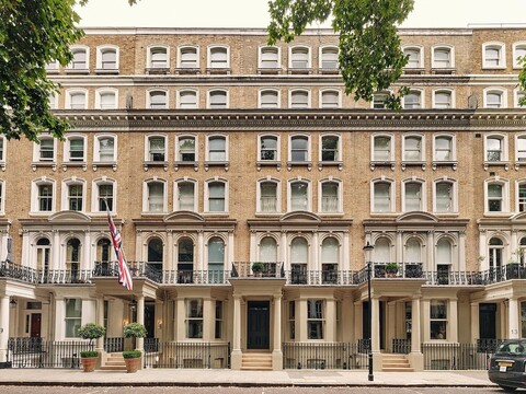 나잇브리지 호텔, 펌데일 호텔