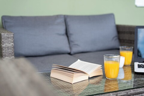 데미스 아파트먼트, 아테네 공항 근처