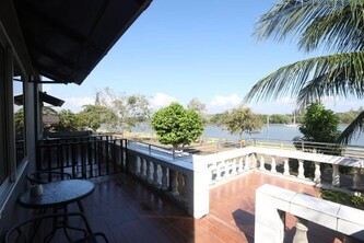 Funky Crab The River