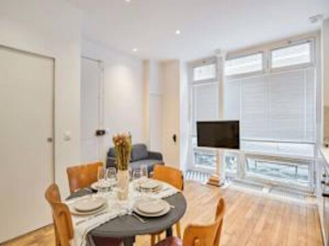 스위트 프리미엄 페이싱 더 샤토 드 뱅센