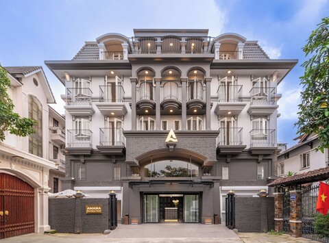 아마나 부티크 호텔, 탄 반 니엡