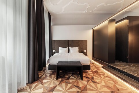 메타 스위트, 역사적인 도시 생활