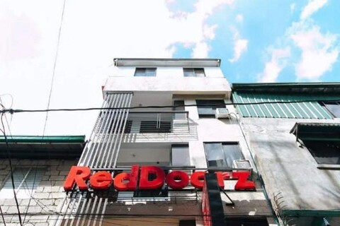 RedDoorz @ DBuilders Rooms Ph2 Taguig