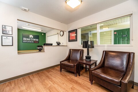 홈타운 스튜디오 바이 레드 루프 프레즈노 - 웨스트