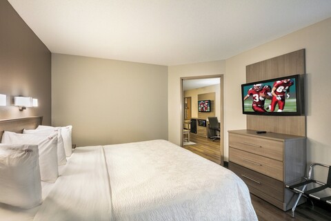 레드 루프 인 플러스+ 보스턴 - 로간