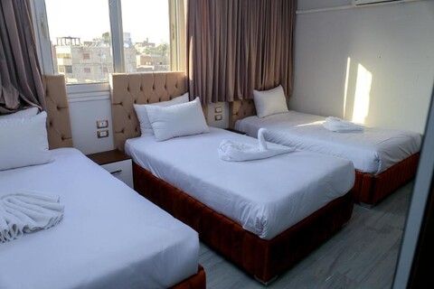 Amadeos Pyramids inn