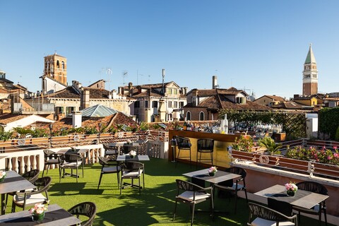 호텔 아 라 콤메디아