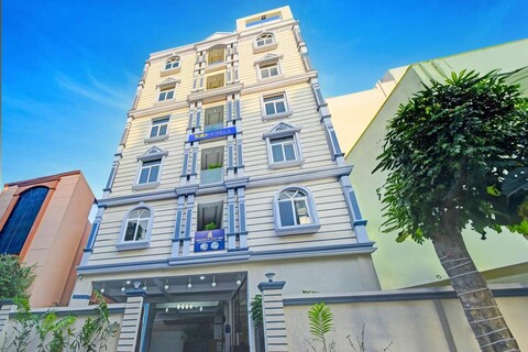 FabHotel Broholic Stay Inn