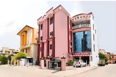 Hotel Aarjee Crescent