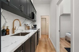 The McCaul by Casa Hotels - Brand New Suite in DT