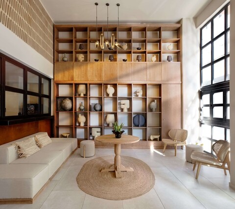 아니세 알루마 아테네, 테이프스트리 컬렉션 바이 힐튼