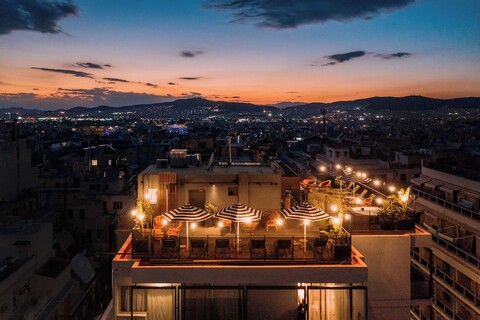 맥스 브라운 호텔 다운타운, 서클 컬렉션 소속 (이전 이름: 데이브 레드)