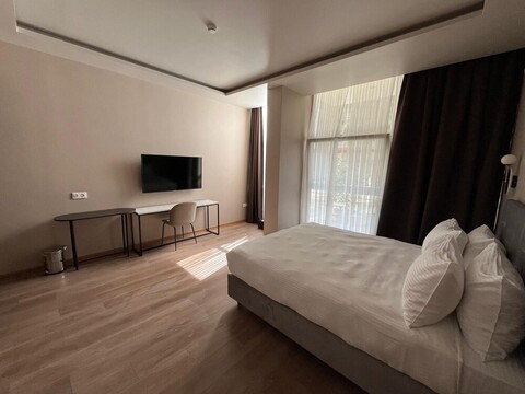 더 식스 카라코이