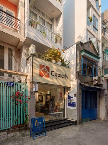 큐비시티 톤탓뚱