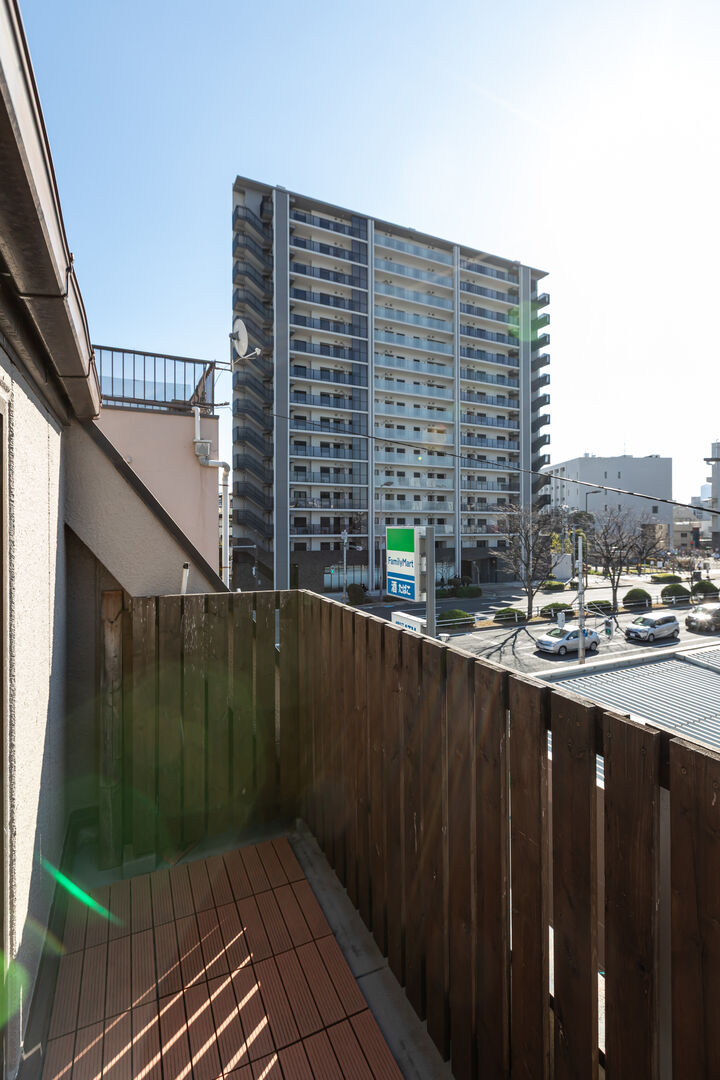 room detail thumbnail 2