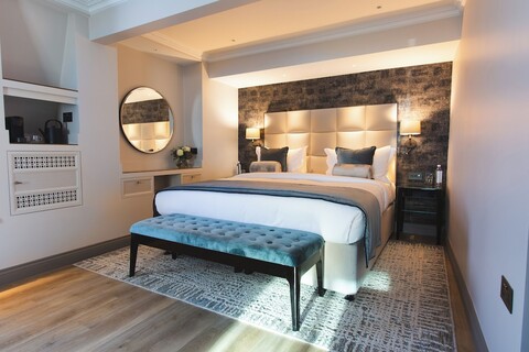 더 래스본 호텔, 피츠로비아