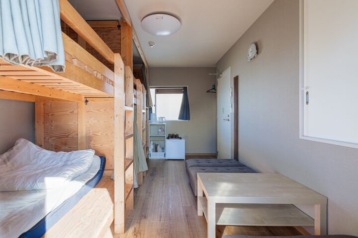 room detail thumbnail 1