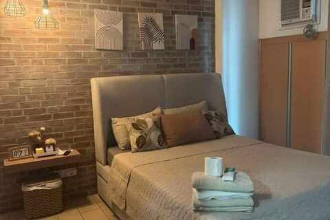 Lovely Unit with free wifi & netflix I across Naia Terminal 3 airport