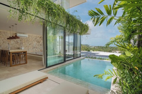 비욘드 빌라스 씨쉘 바이 알프레드 인 발리