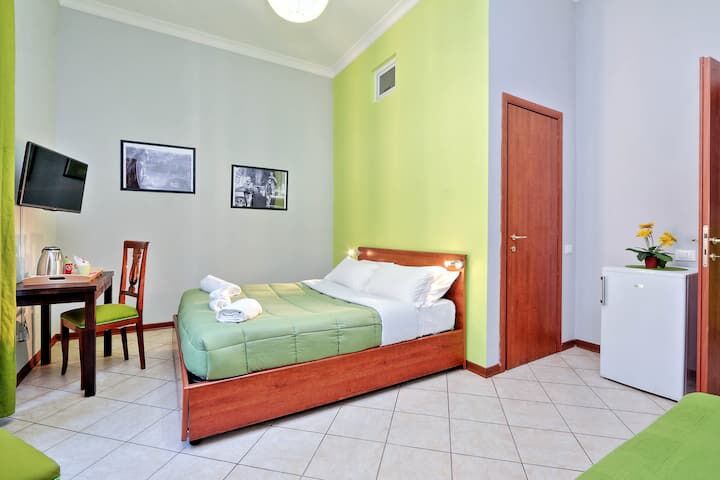 room detail thumbnail 2