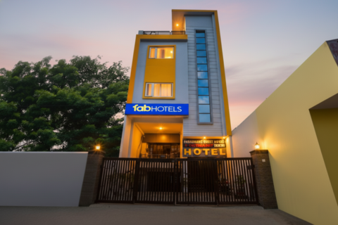FabHotel Paramhans Guest House - Sant Ravidas Ghat
