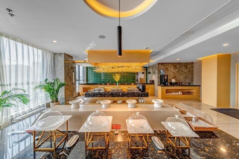 Qingdao Four Seasons Beautiful Scenery Hotel