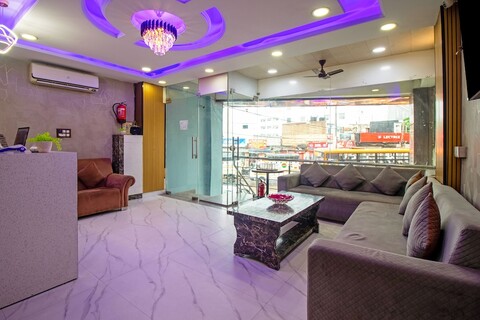 호텔 SR 팰리스, IGI 델리 공항 근처