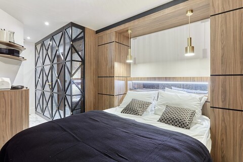 매그니피션트 뉴 스튜디오 루브르 팔레 루아얄