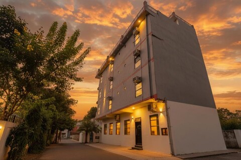 FabHotel Rajhans