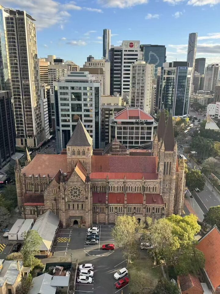 room detail thumbnail 2