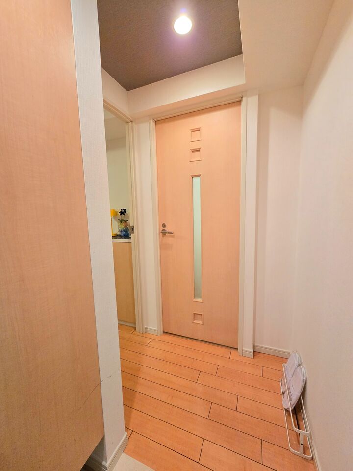 room detail thumbnail 2