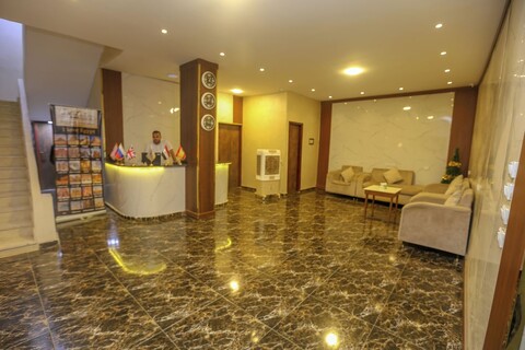 피라미드 솔라 보트 인