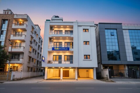 FabHotel Golf Luxury