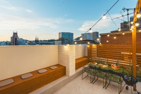 Sinchon Local Friends Hotel