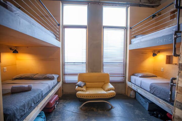 room detail thumbnail 1