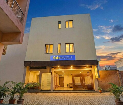 FabHotel Shri Vishwanath