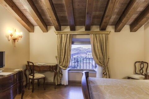 빌라 페나롤리 팰리스 호텔