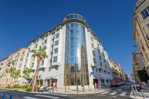 골드스타 아파트먼트 니스