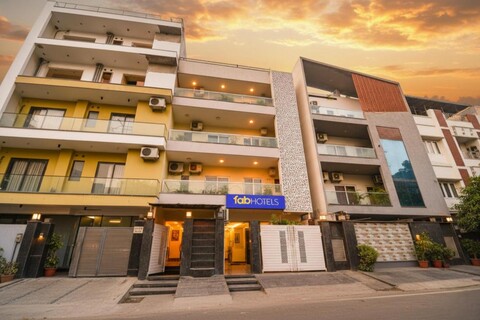 FabHotel Monsella - Near SHALBY International Hospitals , Golf Course Road