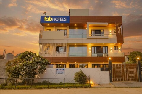 FabHotel Nirvana - 600 M From CK Birla Hospital