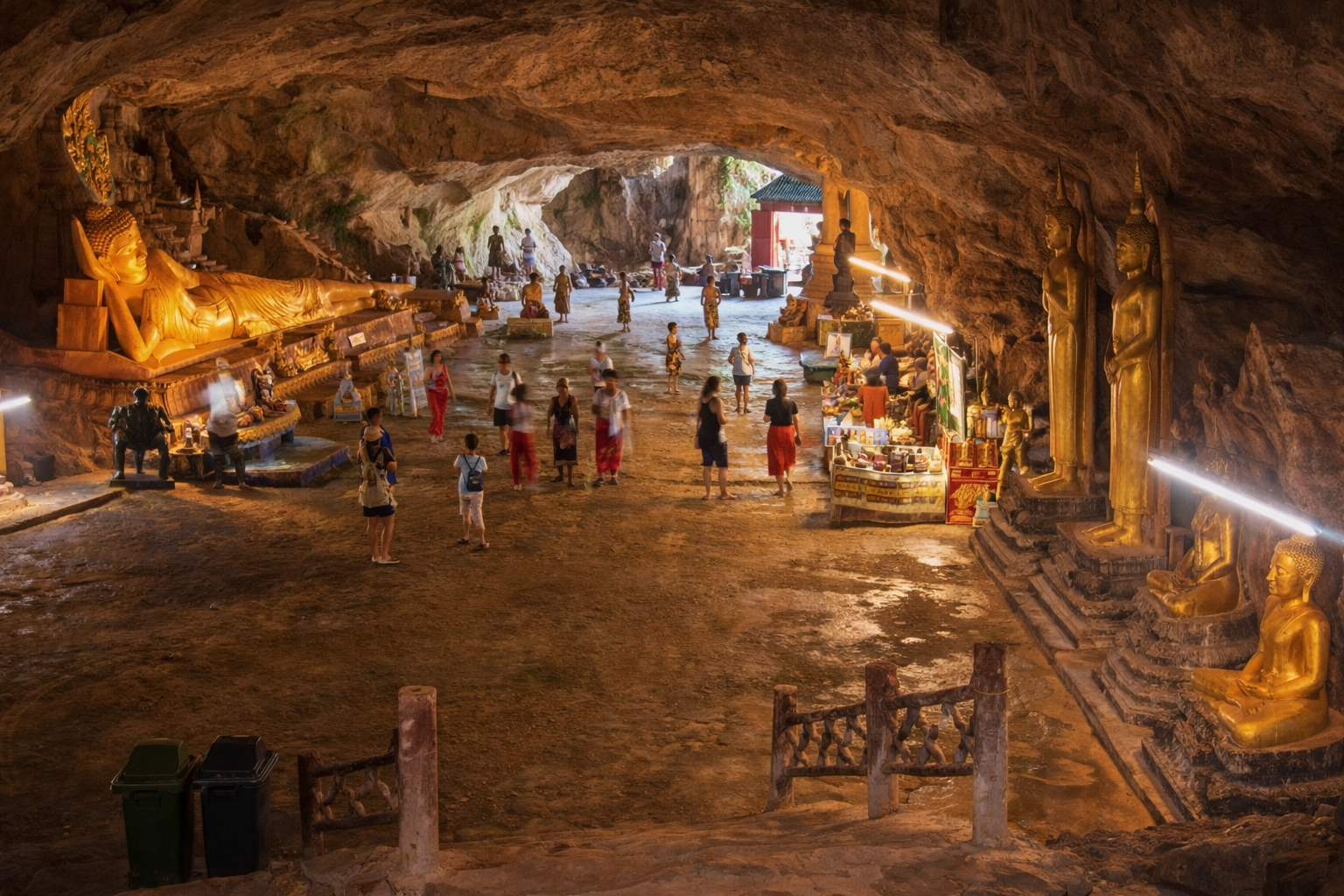 수완쿠하 사원 (Monkey Cave)