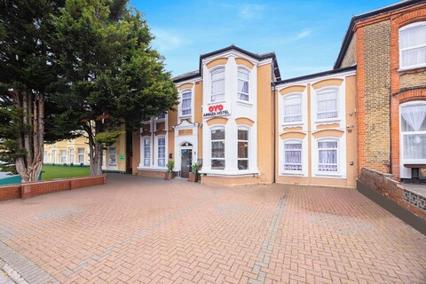 아린자 호텔, 런던 일퍼드