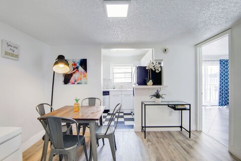 콜린스 2 베드룸, 프리 파킹 있음, 데코 305