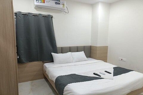 Hotel Saffron Groves