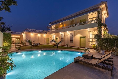 프리 버즈 부티크 스테이 아메르