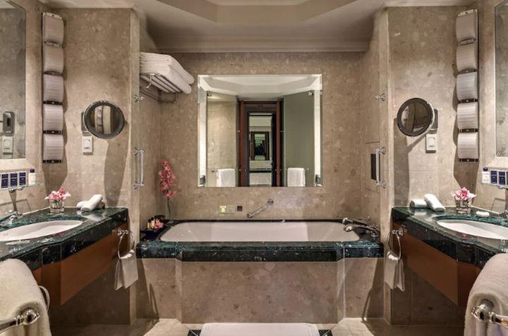 room detail thumbnail 2