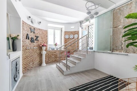 AYZ 후안 데 메나 - 자동 체크인 속성